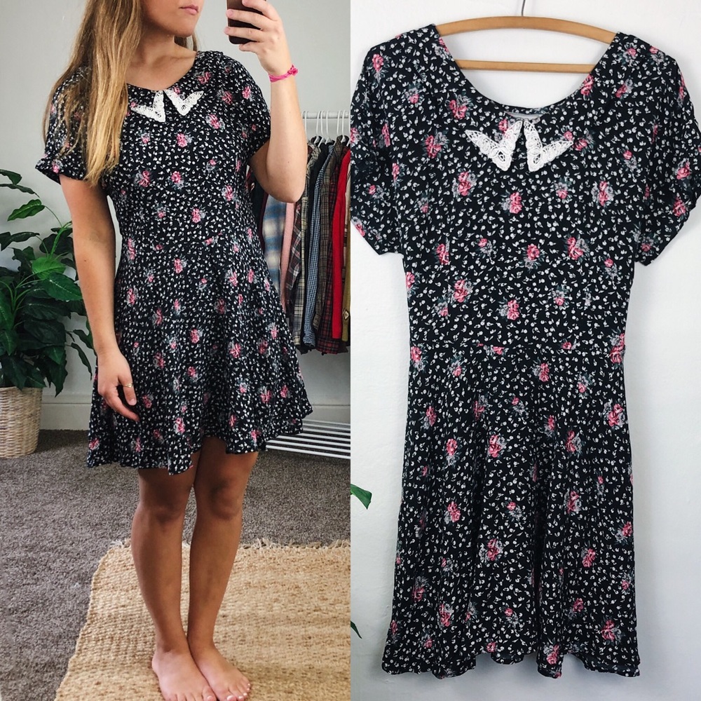 Vintage • 90s Floral Dress with Petetpan Collar